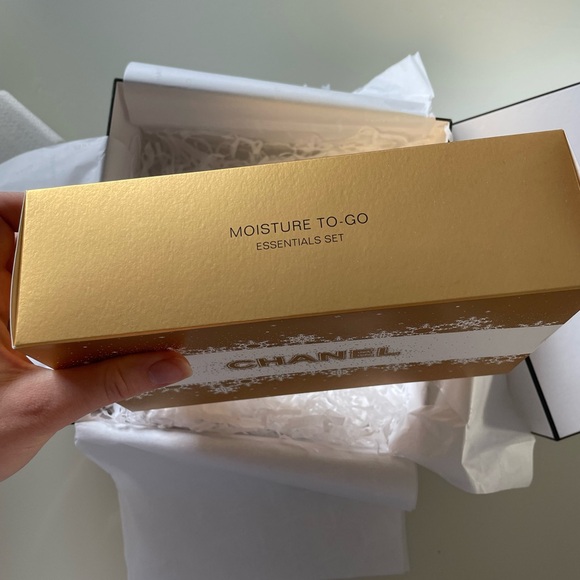 2024 CHANEL MOISTURE TO GO CHRISTMAS LIMITED EDITION SET - Picture 6 of 7